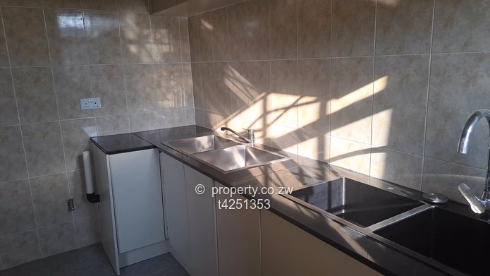 Pomona Nyeredzi neat 4 bedroomed house to Rent