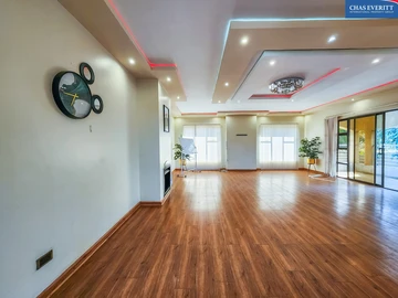 6 Bedroom House