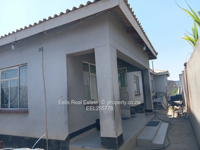 6 bedrooms house in KMP, Senga for sale