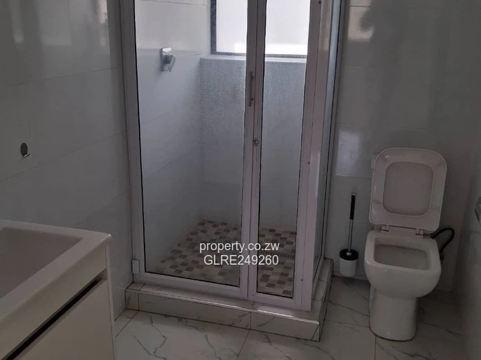 Modern 3-Bed Apartment with Borehole in Newlands