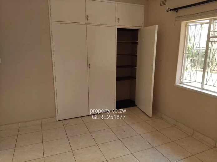 Spacious 3-Bed Home in Ashdown Park with Borehole