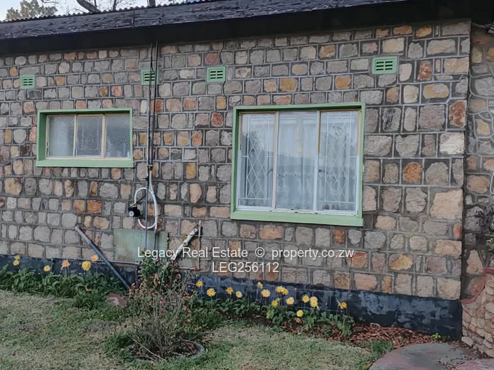 Burnside 4-Bed Oasis: Pool, Borehole & 4047m2 Garden
