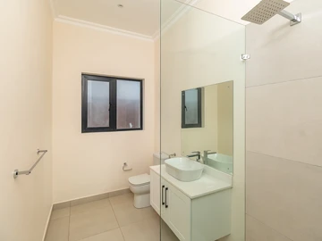 3 Bedroom Flat & Apartment