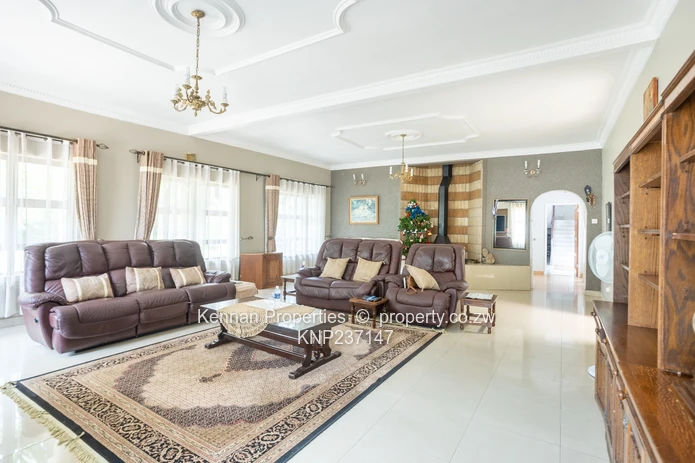 Executive 5 bedroom home with 3 bed cottage in prime area (Sole Mandate)