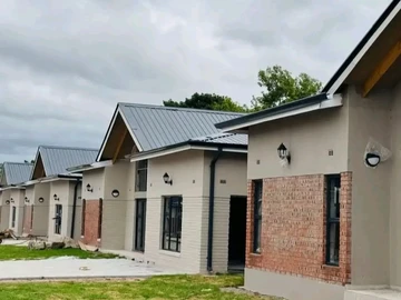 3 Bedroom Flat & Apartment