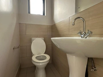 4 Bedroom Flat & Apartment