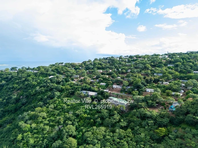 Stone Hilltop Home with Lake Views - 6 Bed, Kariba