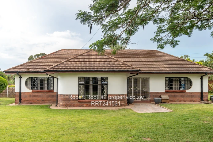 Spacious Family Living In Greendale on 3778 sqm 
