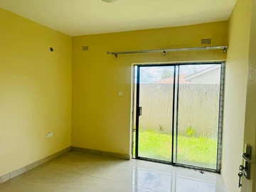 2 Bedroom Flat & Apartment