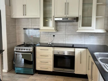 3 Bedroom Flat & Apartment