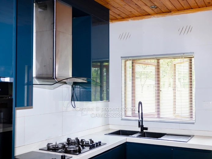 Spacious 4-Bed Arlington Home on 2000 m² with Borehole