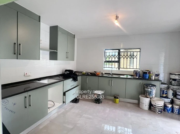 Newly Renovated 4-Bed Flat Bluff Hill - Borehole Included