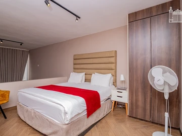Hotel & Lodge