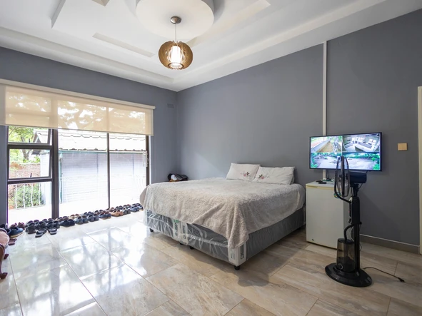 6 Bedroom House