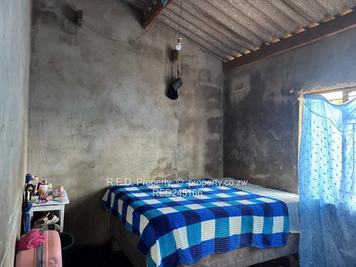 Renovation Opportunity In Luveve!