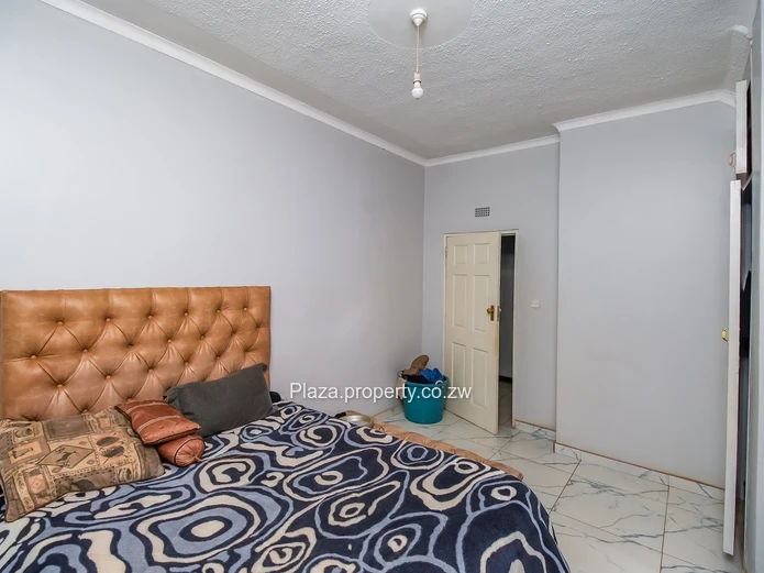 Grand double storey house in Helensvale for sale