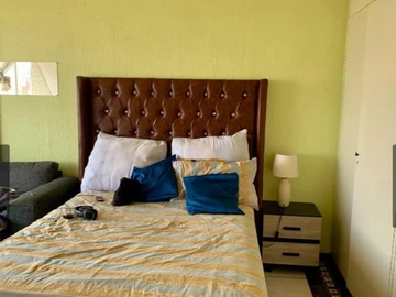 2 Bedroom Flat & Apartment