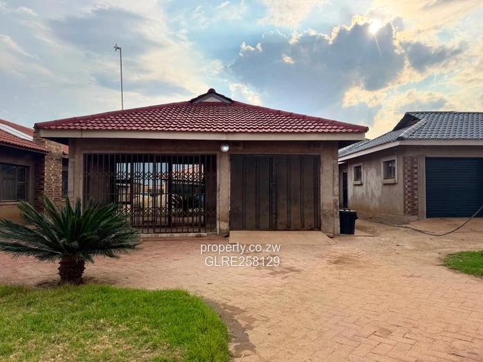 Glaudina 4-Bed Home - Tiled Roof, Garage & Garden