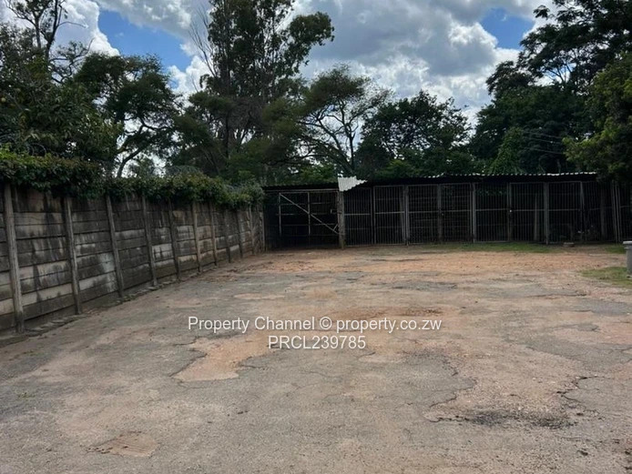 Avondale 2-Bed Garden Flat — Modern Fitted Kitchen & Garden