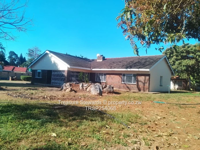 Spacious 3-Bed Ranch on 4646m² with Borehole, New Marlborough