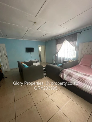 Solid Starter Home in Windsor  (Sole Mandate)