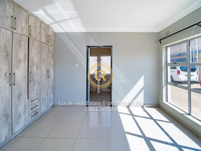 Modern 3 - bedroom House with En-Suite Bathrooms