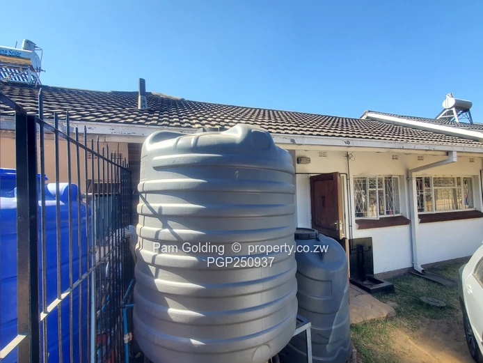 A well-kept unit in a sought after complex (Sole Mandate)