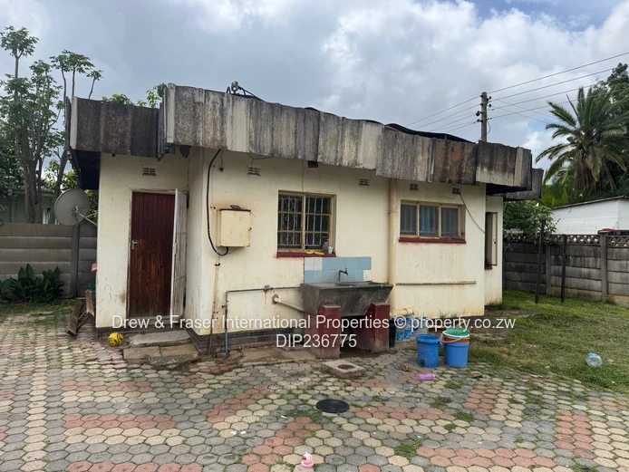 Cotswold Hills Mabelreign 3 beds House with a bedsitter cottage for sale $150k