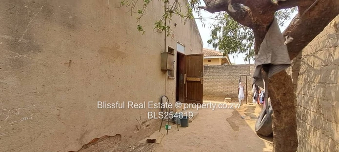 4 bedroom house for sale in Damofalls - Ruwa