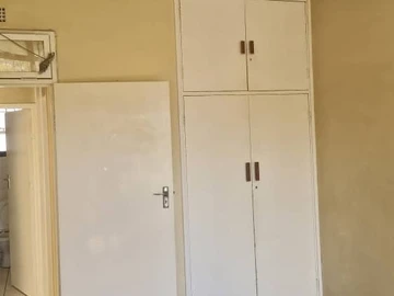 2 Bedroom Flat & Apartment