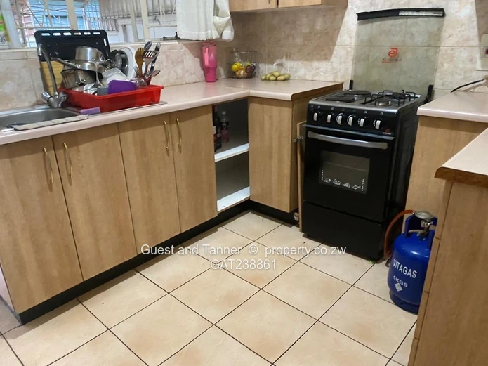 Prime Avondale Garden Flat - 2 Bedrooms, Garage, Front and Back Gardens