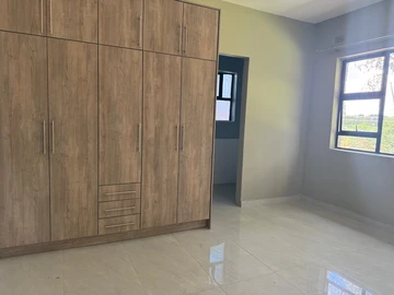 3 Bedroom Flat & Apartment