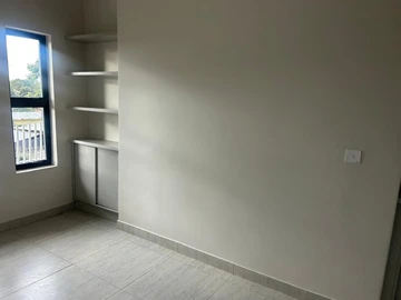 2 Bedroom Flat & Apartment