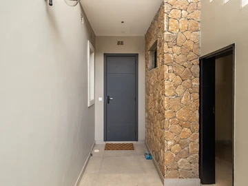 3 Bedroom Flat & Apartment