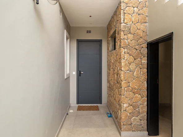 3 Bedroom Flat & Apartment