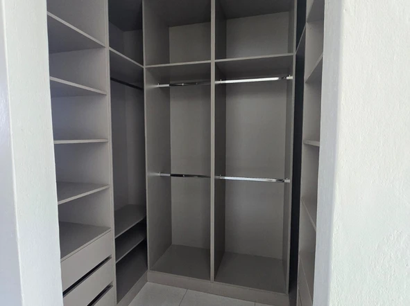 2 Bedroom Flat & Apartment