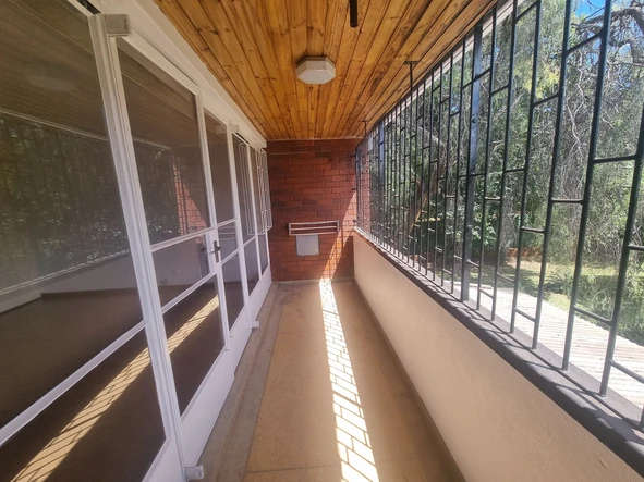 2 Bedroom Flat & Apartment