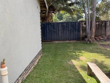 2 Bedroom Flat & Apartment