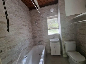 2 Bedroom Flat & Apartment