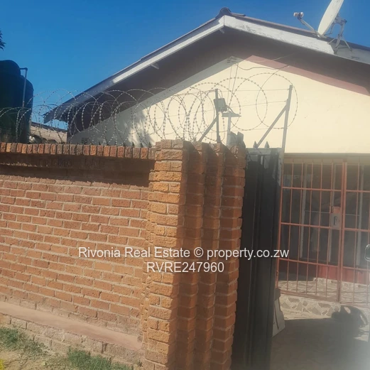 Brick-Walled 3-Bed Glen Norah A Home with Borehole