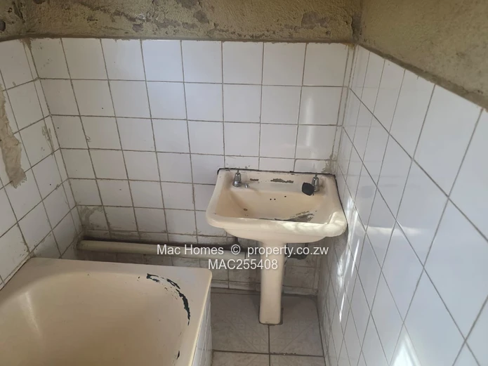 3-Bedroom House For Sale – Zengeza 1, Chitungwiza (Sole Mandate)