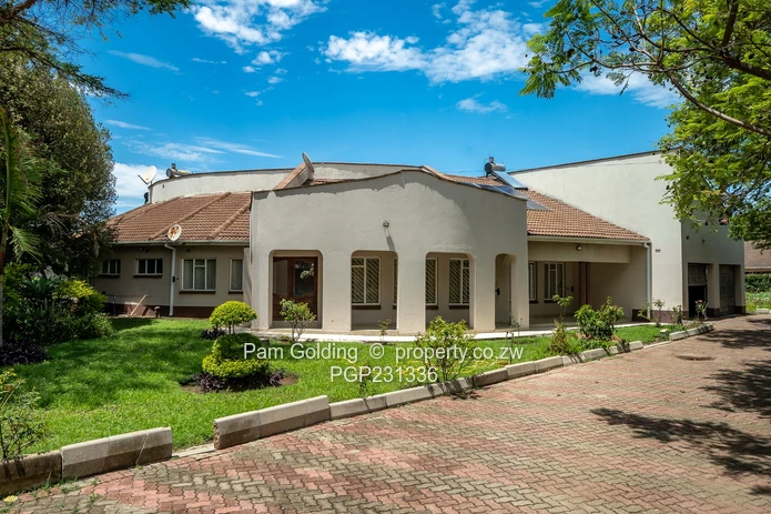 Neat and Spacious Family Home!!