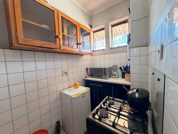 2 Bedroom Flat & Apartment