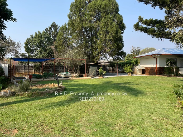 Comfortable family home In Hillcrest! 