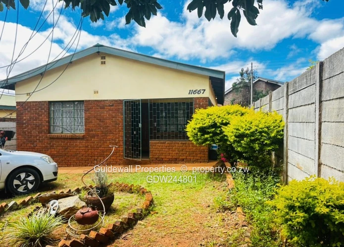 Neat 2 bed house for sale in Hatcliffe with deeds