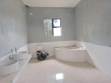 3 Bedroom Flat & Apartment