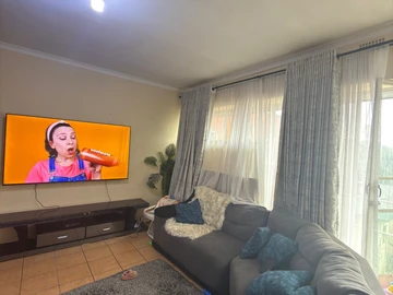 2 Bedroom Flat & Apartment