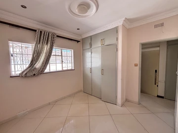 3 Bedroom Flat & Apartment