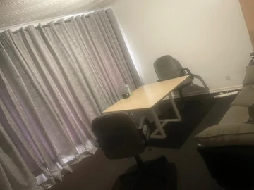 2 Bedroom Flat & Apartment