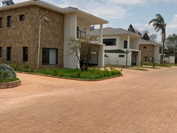 5 Bedroom Flat & Apartment